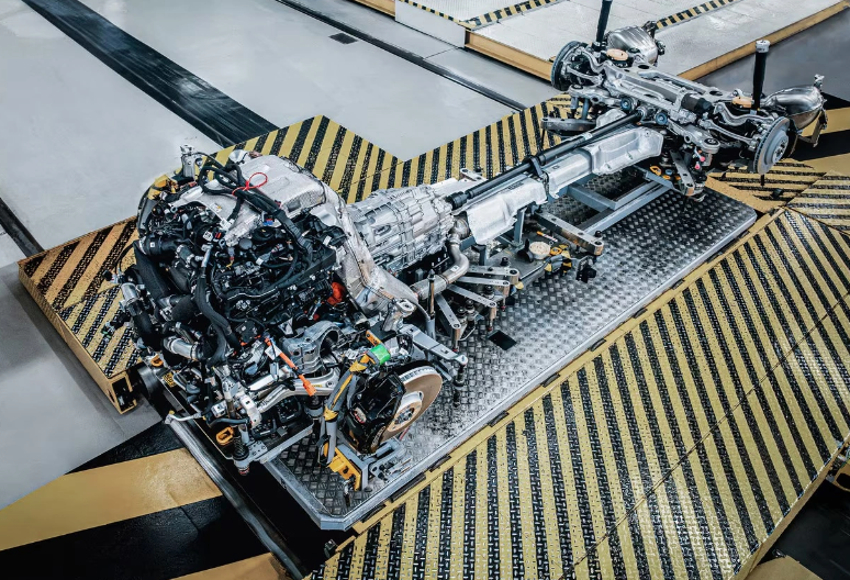 宾利推出全新V8插混系统，综合功率超750马力
