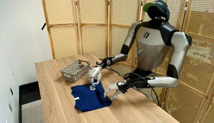 ​机器人触类旁通技能：NVIDIA EgoScale凭2万小时人类视频，解锁高灵巧操作能力