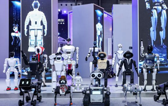 国内首条万台级人形机器人产线启用；智元机器人将连续六天发布核心技术；优必选年薪1.24亿全球招首席科学家；