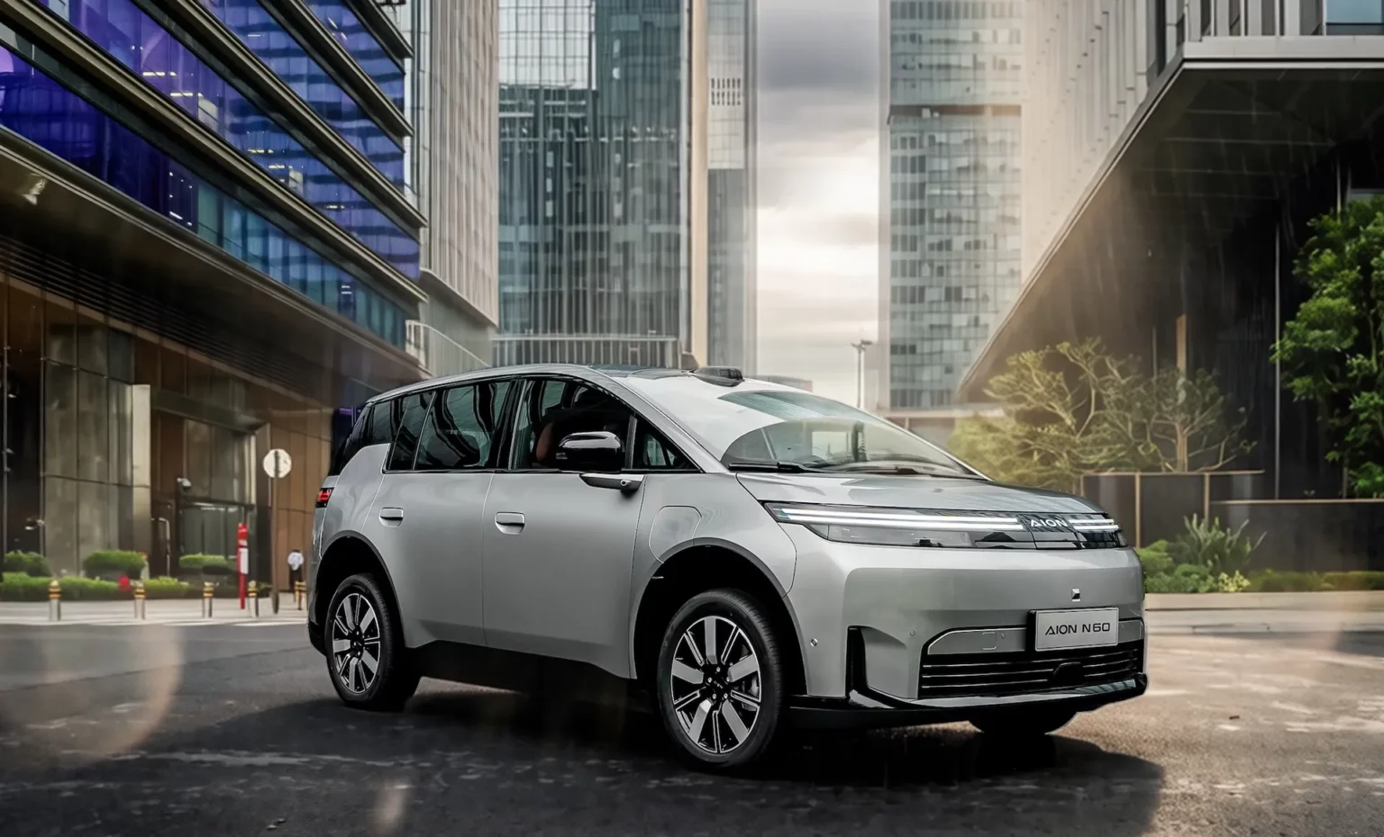 特斯拉AI5芯片流片成功同步启动Dojo3研发；特斯拉面临最高145亿美元诉讼风险多项法律纠纷待解决；三大芯片巨头战略注资威夫推进端到端自动驾驶技术