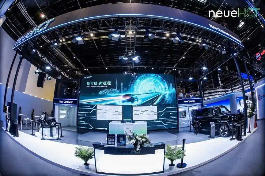 Momenta首发R7世界模型；光庭信息发布AI原生汽车软件开发平台；斑马东风联合上车智能体；蔚来推进900V架构升级